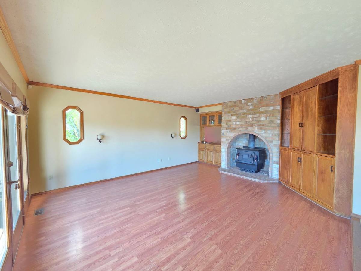 House for rent at 7706 E Woodview Dr, Spokane, WA 99212