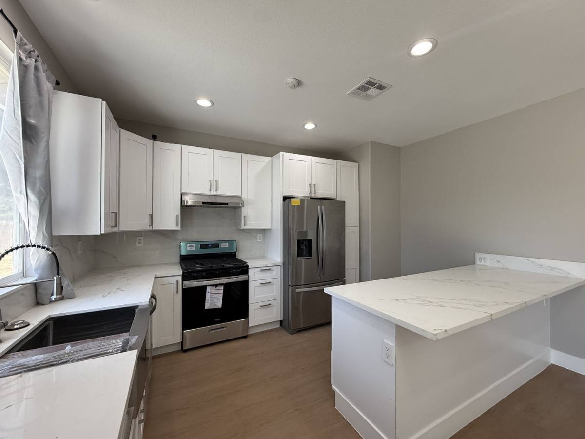 Apartment for rent at 1786 Linn Way, Lancaster, CA 93535