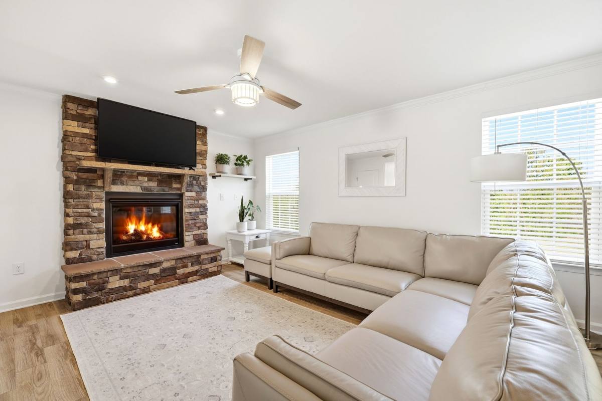House for rent at 4435 Sunset Dr, Charlottesville, VA 22911