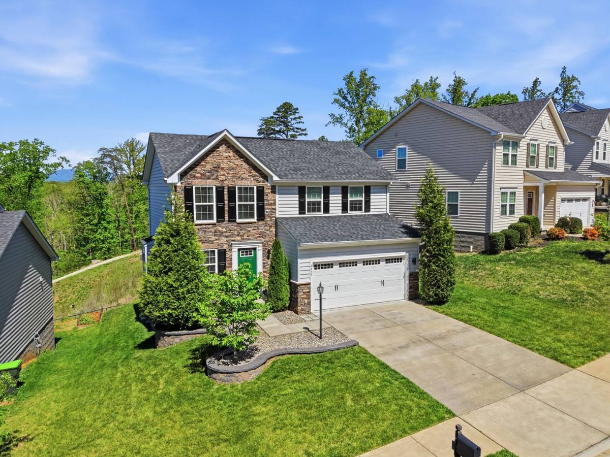 House for rent at 4435 Sunset Dr, Charlottesville, VA 22911