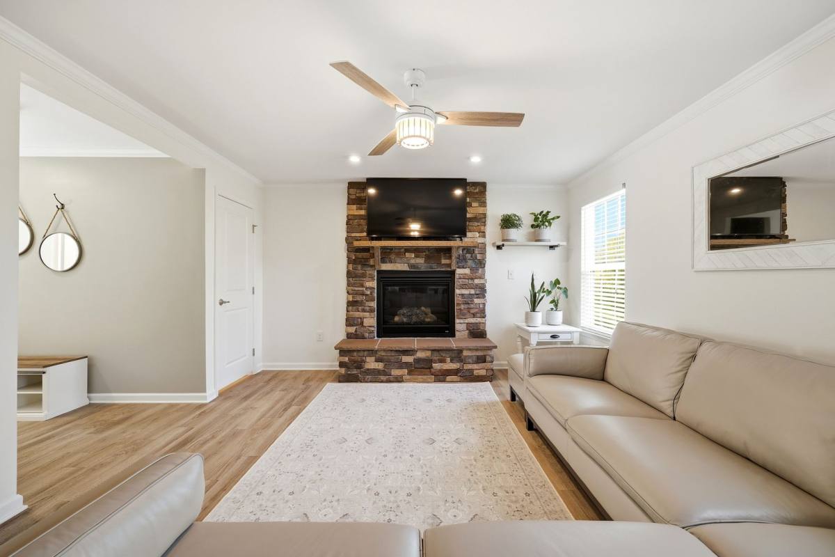 House for rent at 4435 Sunset Dr, Charlottesville, VA 22911