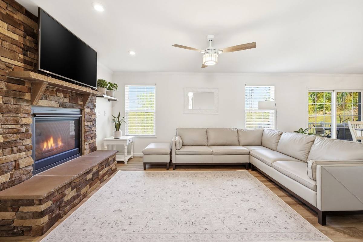 House for rent at 4435 Sunset Dr, Charlottesville, VA 22911