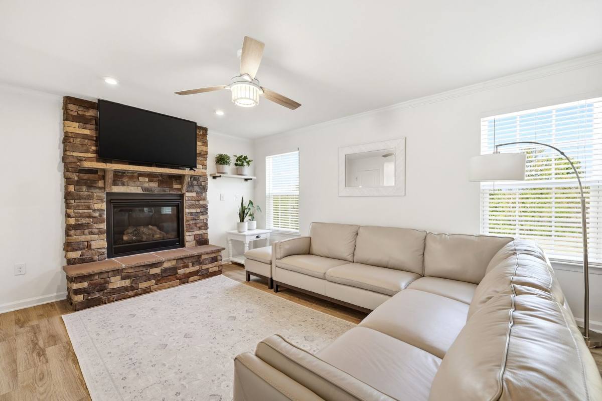 House for rent at 4435 Sunset Dr, Charlottesville, VA 22911