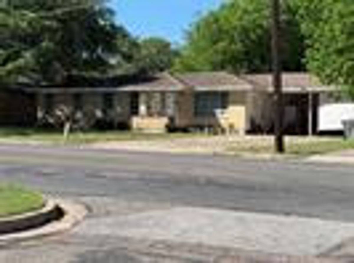 House for rent at 2408 Lake Air Dr, Waco, TX 76710
