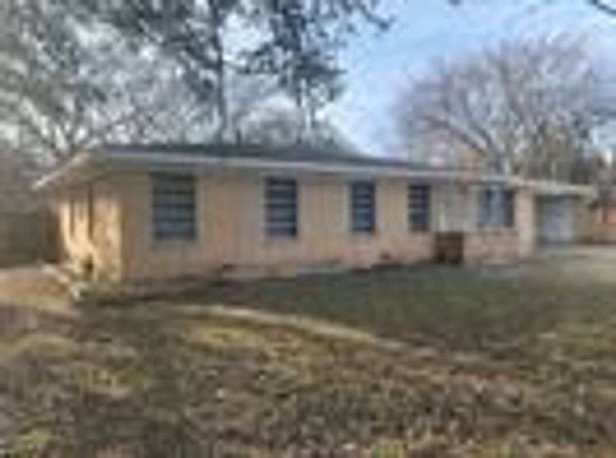 House for rent at 2408 Lake Air Dr, Waco, TX 76710