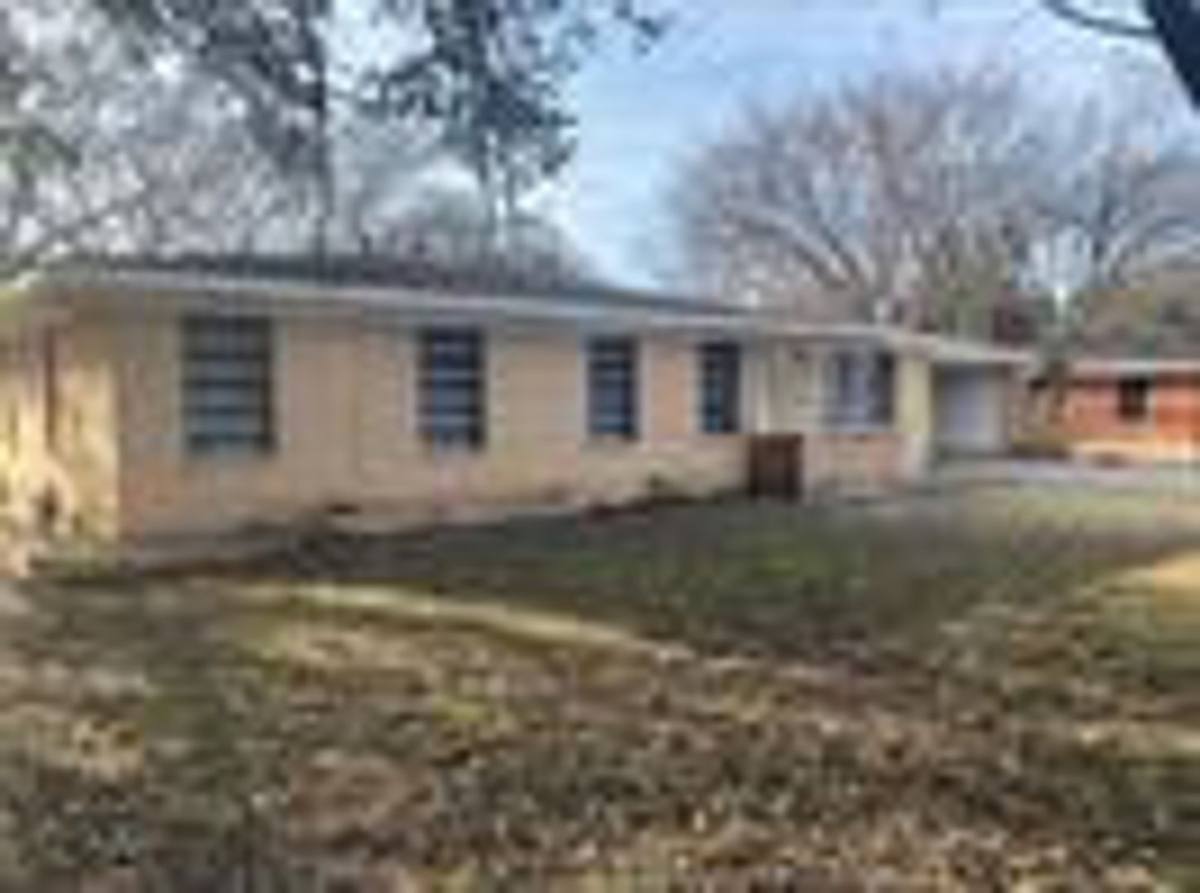 House for rent at 2408 Lake Air Dr, Waco, TX 76710