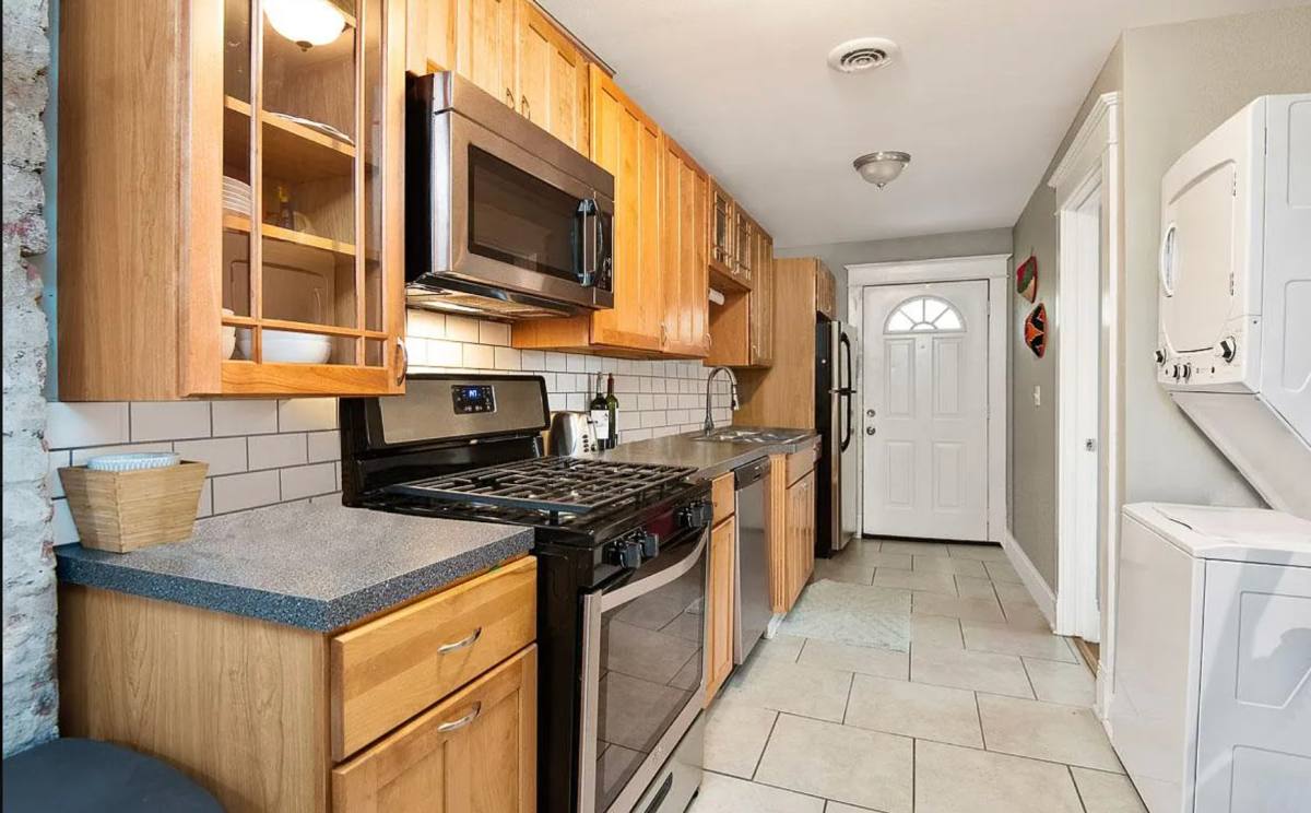 Apartment for rent at 2924-2926 Holmes St, Kansas City, MO 64109