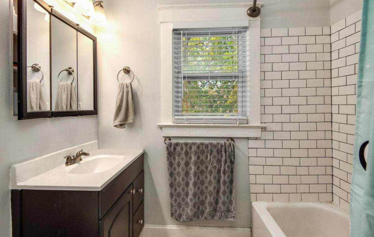 Apartment for rent at 2924-2926 Holmes St, Kansas City, MO 64109