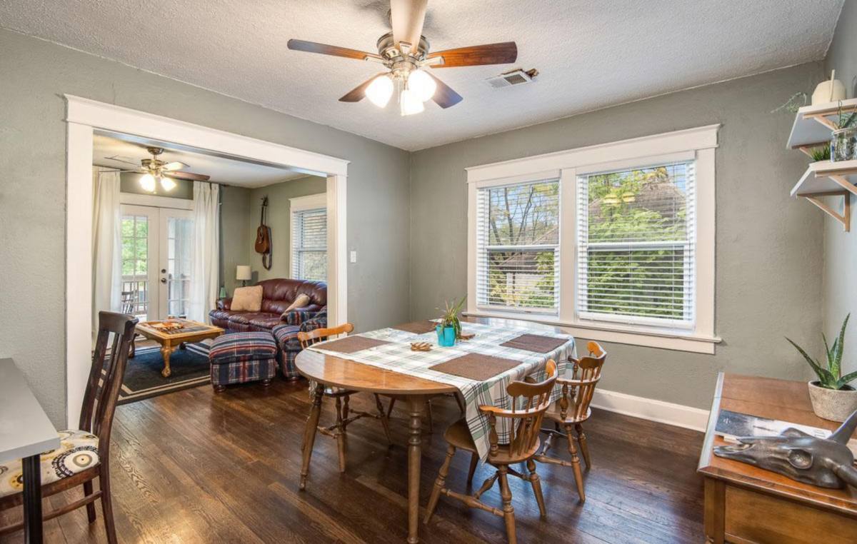 Apartment for rent at 2924-2926 Holmes St, Kansas City, MO 64109