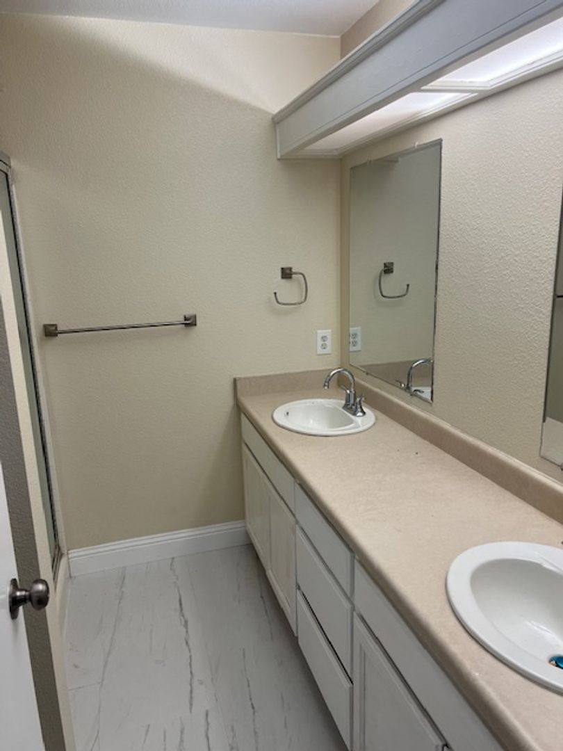 House for rent at 1480 Bentley Dr, Los Banos, CA 93635