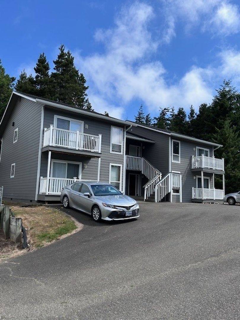 Apartment for rent at 151 Norman Ave, Coos Bay, OR 97420