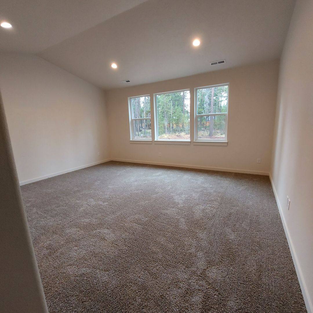 House for rent at 17026 Kasserman Dr, Bend, OR 97707