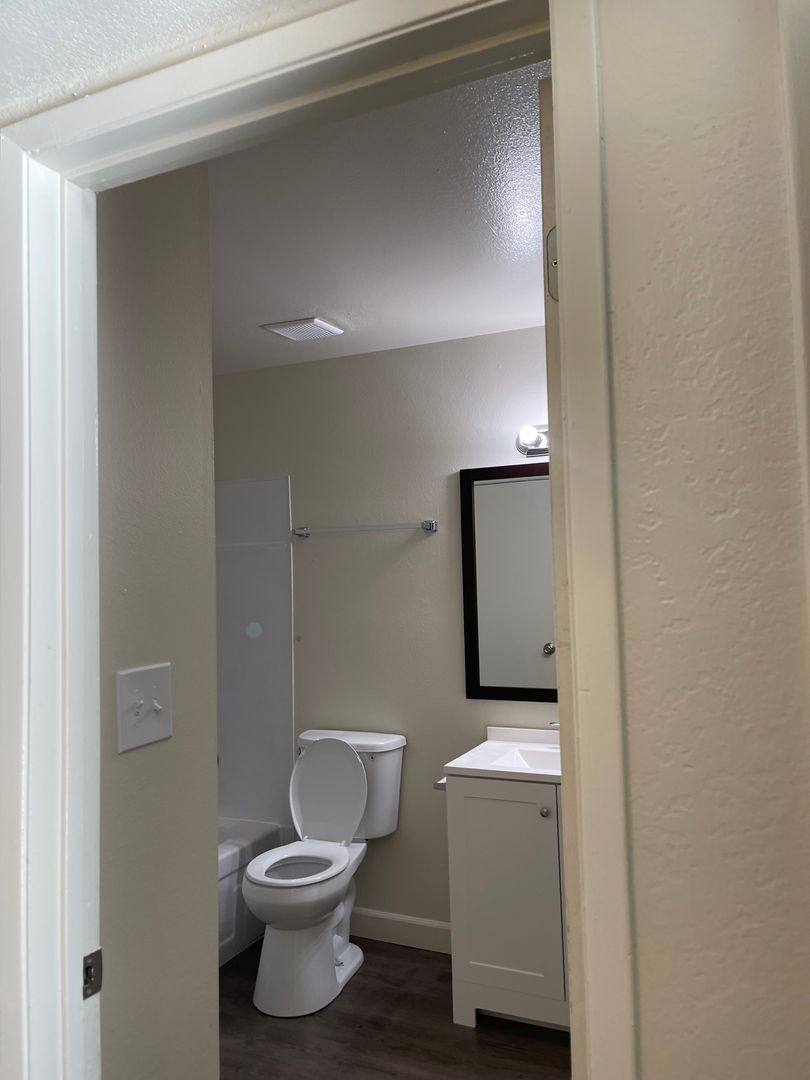 Apartment for rent at 293 S Callisch Ave, Fresno, CA 93721