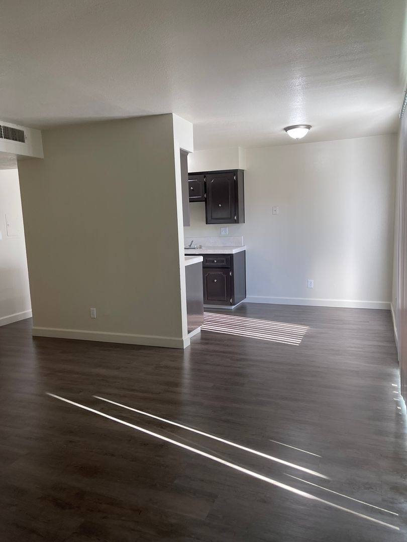 Apartment for rent at 293 S Callisch Ave, Fresno, CA 93721