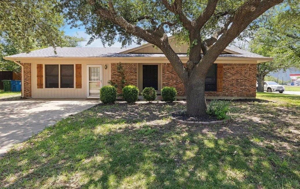 House for rent at 226 Hillcrest Dr, Sanger, TX 76266