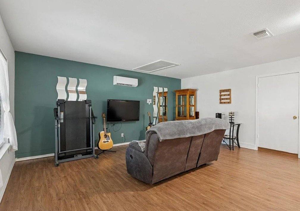 House for rent at 226 Hillcrest Dr, Sanger, TX 76266