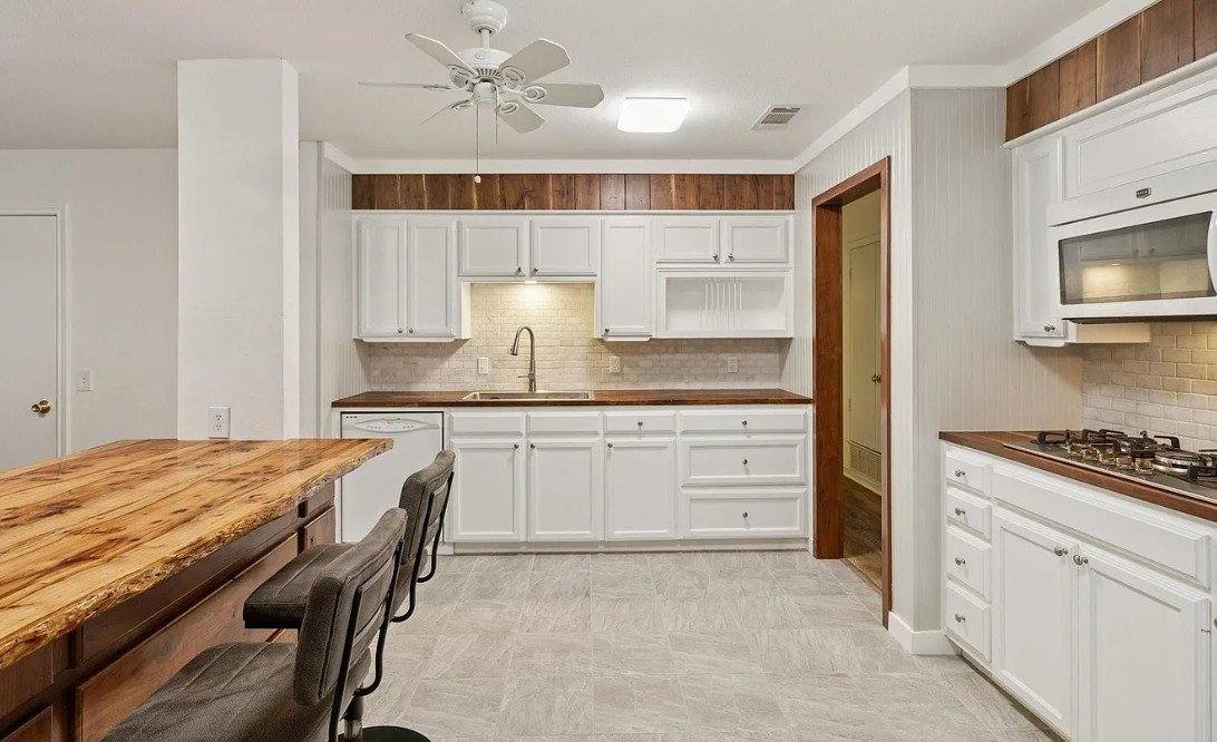 House for rent at 226 Hillcrest Dr, Sanger, TX 76266