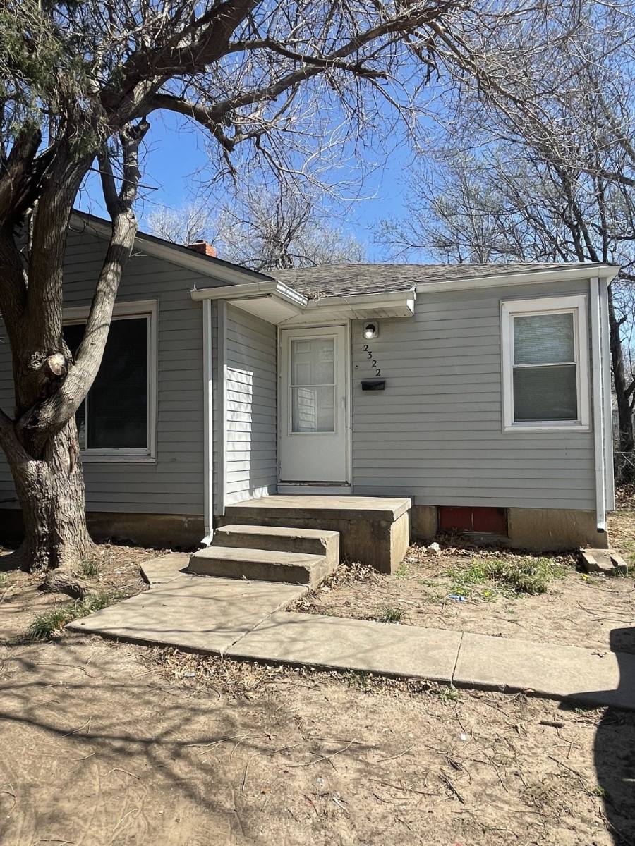 Townhouse for rent at 2322 S Broadview St, Wichita, KS 67218