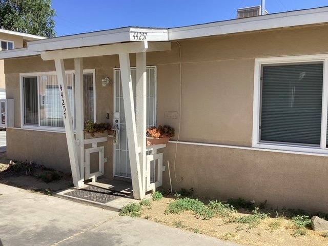 Townhouse for rent at 44257 Beech Ave, Lancaster, CA 93534