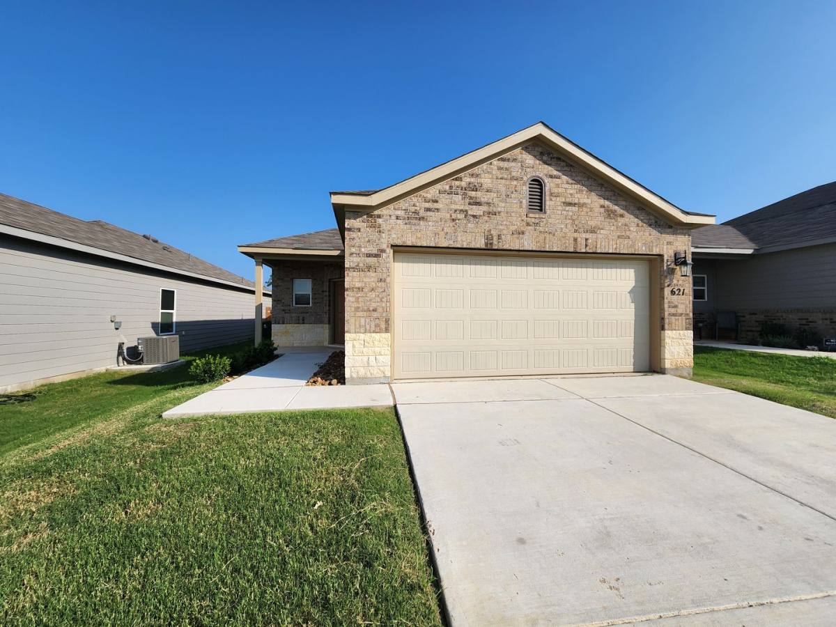 House for rent at 621 Jennifer Cove, New Braunfels, TX 78130