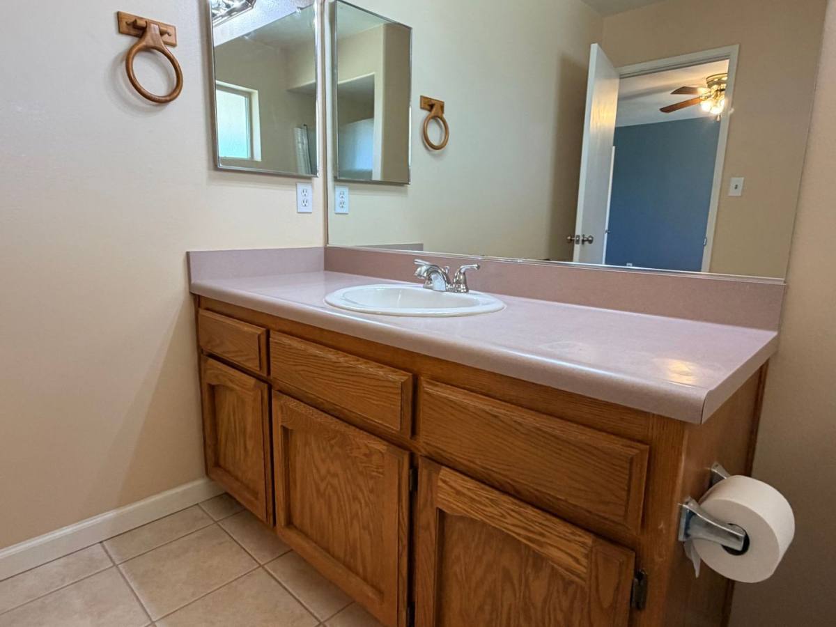 House for rent at 22120 McCarthy Dr, Tehachapi, CA 93561