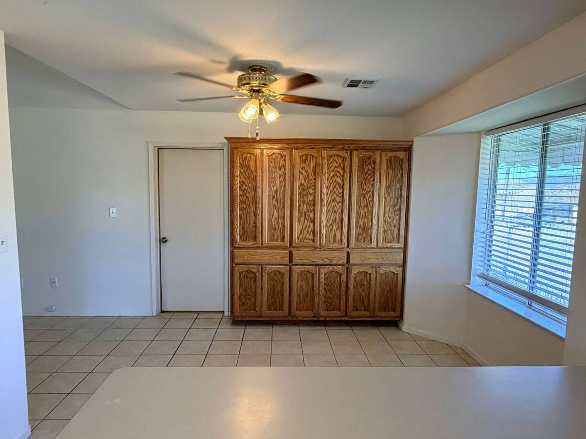 House for rent at 22120 McCarthy Dr, Tehachapi, CA 93561