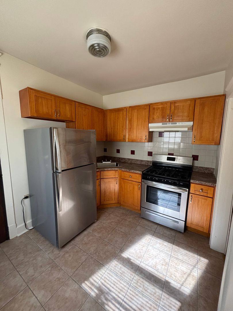 Apartment for rent at 7200-10 S Shore Dr, Chicago, IL 60649