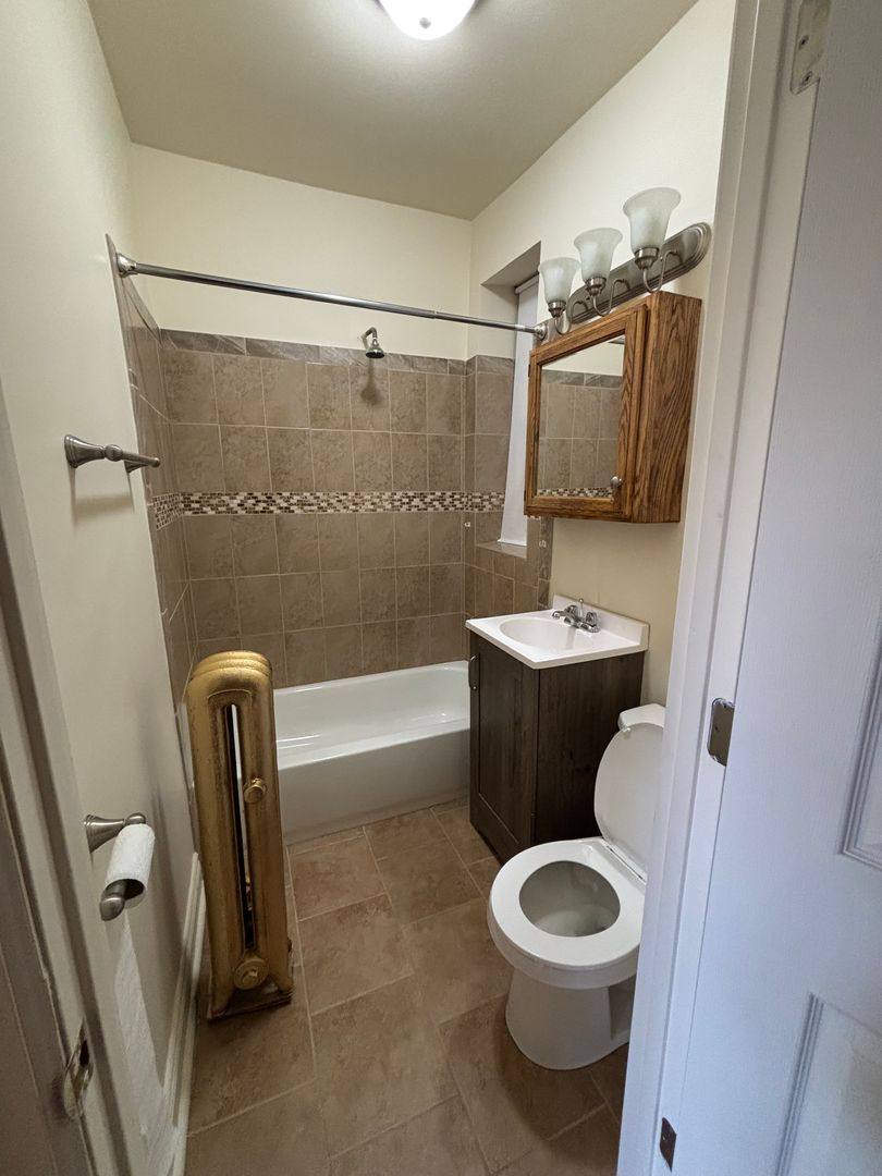 Apartment for rent at 7200-10 S Shore Dr, Chicago, IL 60649