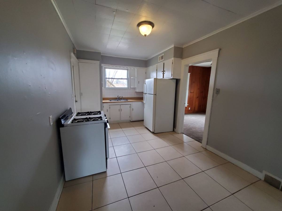 Apartment for rent at 610 15th St, Bettendorf, IA 52722