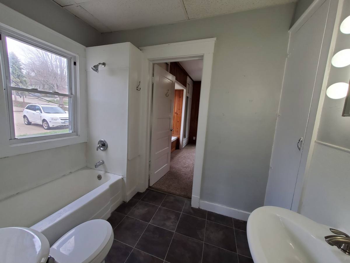 Apartment for rent at 610 15th St, Bettendorf, IA 52722