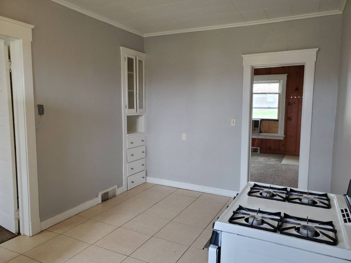 Apartment for rent at 610 15th St, Bettendorf, IA 52722