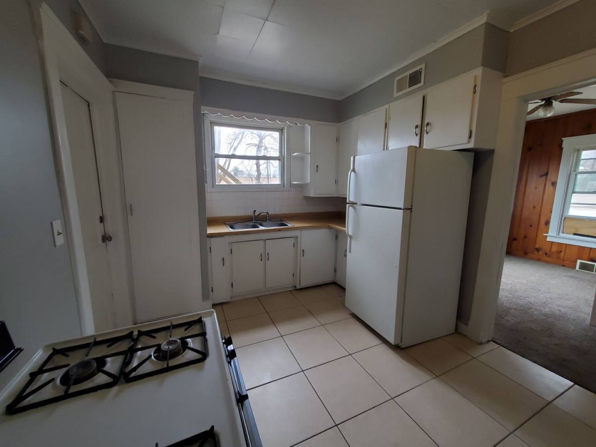 Apartment for rent at 610 15th St, Bettendorf, IA 52722