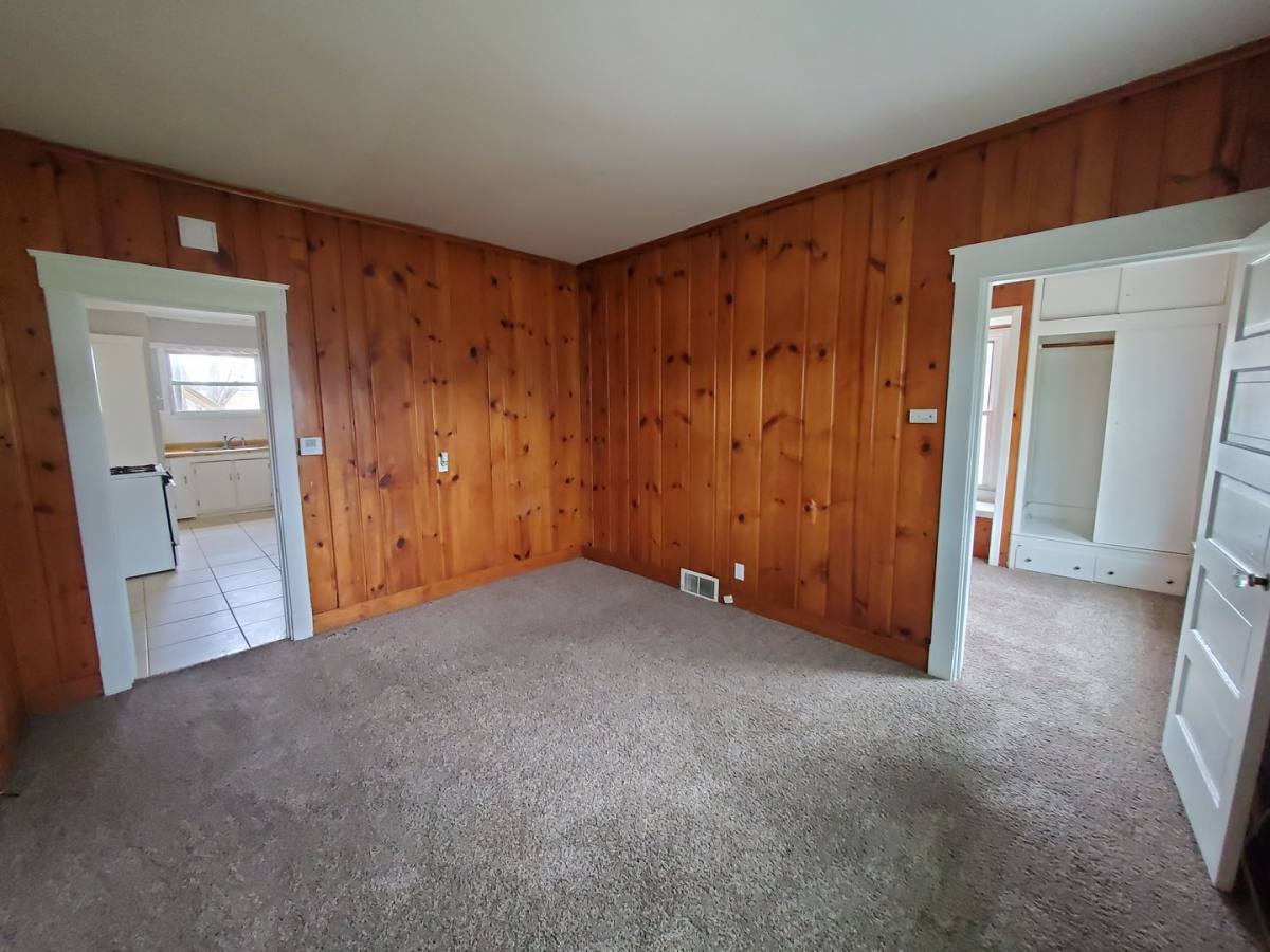 Apartment for rent at 610 15th St, Bettendorf, IA 52722