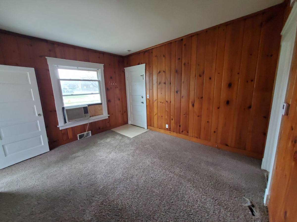 Apartment for rent at 610 15th St, Bettendorf, IA 52722