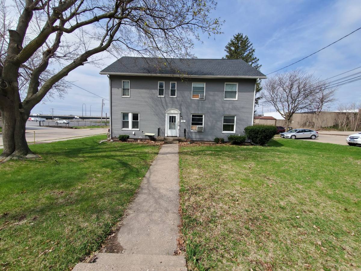 Apartment for rent at 610 15th St, Bettendorf, IA 52722