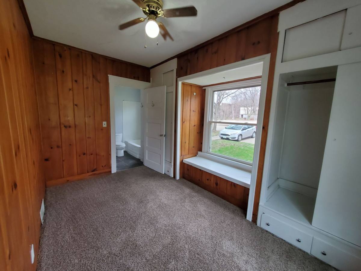 Apartment for rent at 610 15th St, Bettendorf, IA 52722
