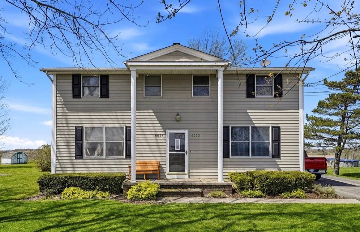 Apartment for rent at 6632 Errick Rd #RIGHT, North Tonawanda, NY 14120