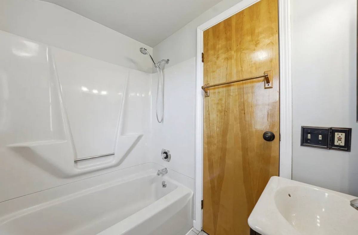 Apartment for rent at 6632 Errick Rd #RIGHT, North Tonawanda, NY 14120