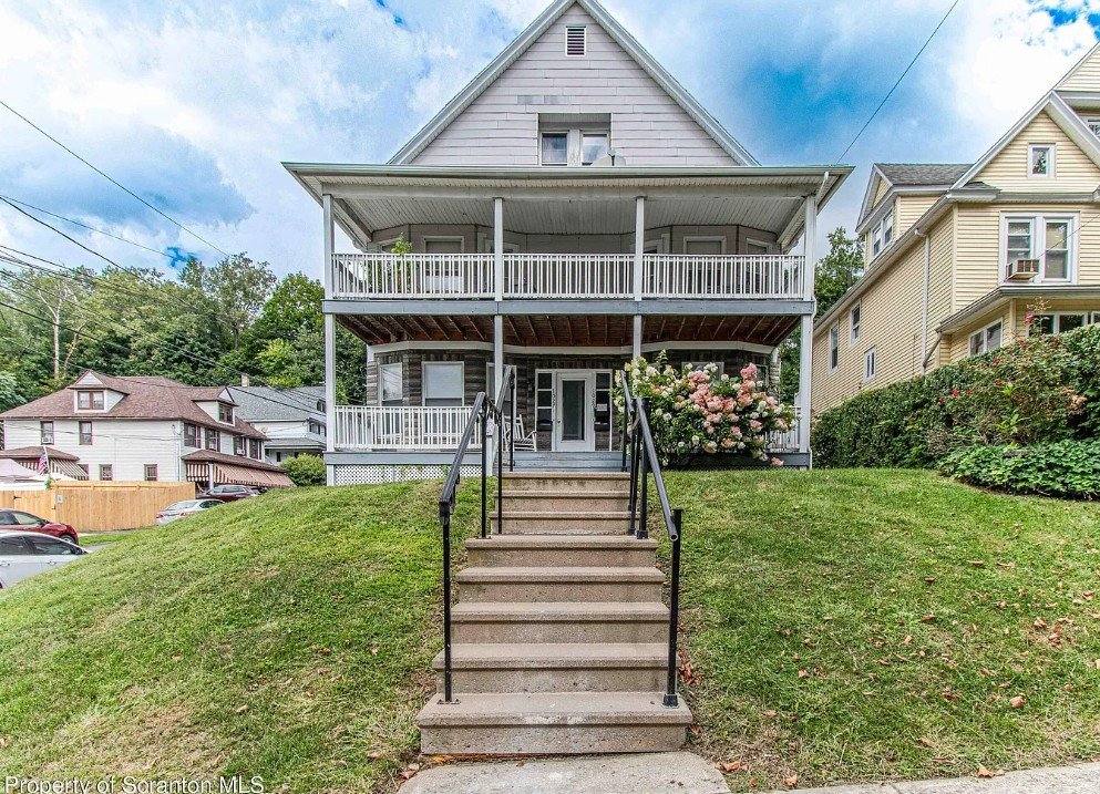 Apartment for rent at 1027 1029 Woodlawn St - 2nd #LEFT, Scranton, PA 18509