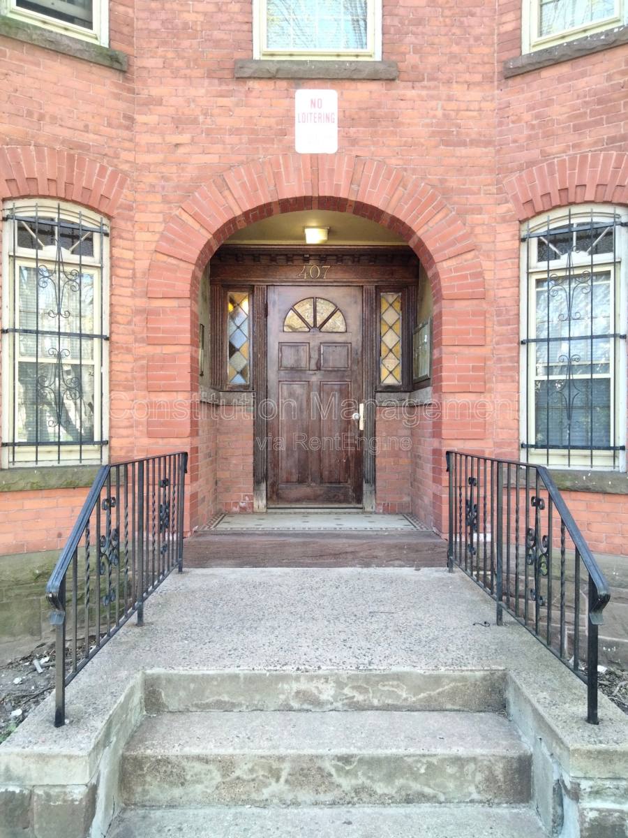 Apartment for rent at 407 Wethers Field Ave #3, Hartford, CT 06114