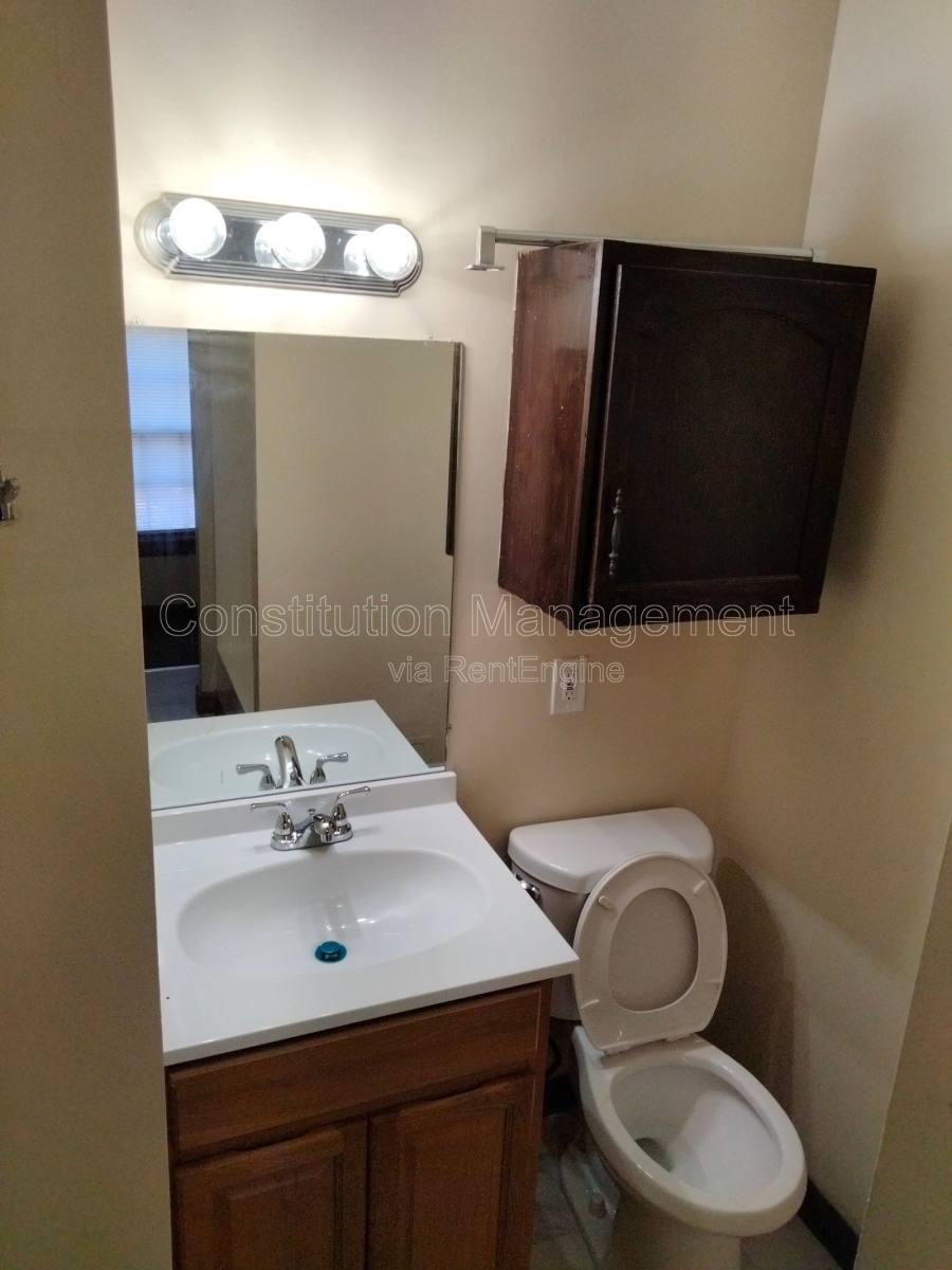 Apartment for rent at 407 Wethers Field Ave #3, Hartford, CT 06114