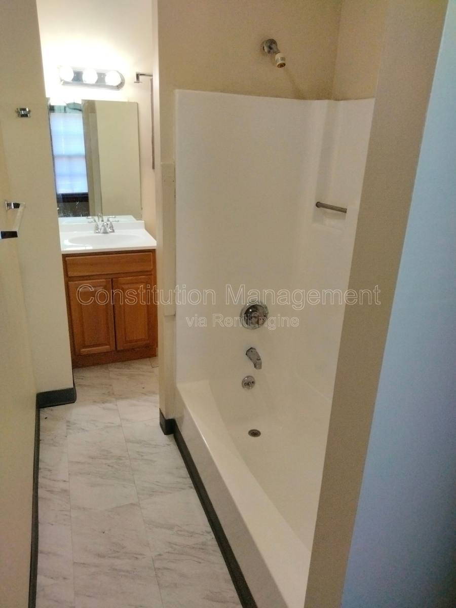 Apartment for rent at 407 Wethers Field Ave #3, Hartford, CT 06114