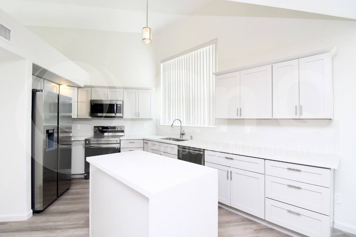 House for rent at 14646 N 90th Dr, Peoria, AZ 85381