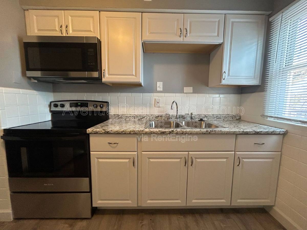 House for rent at 8306 Whitewater Dr, Saint Louis, MO 63134