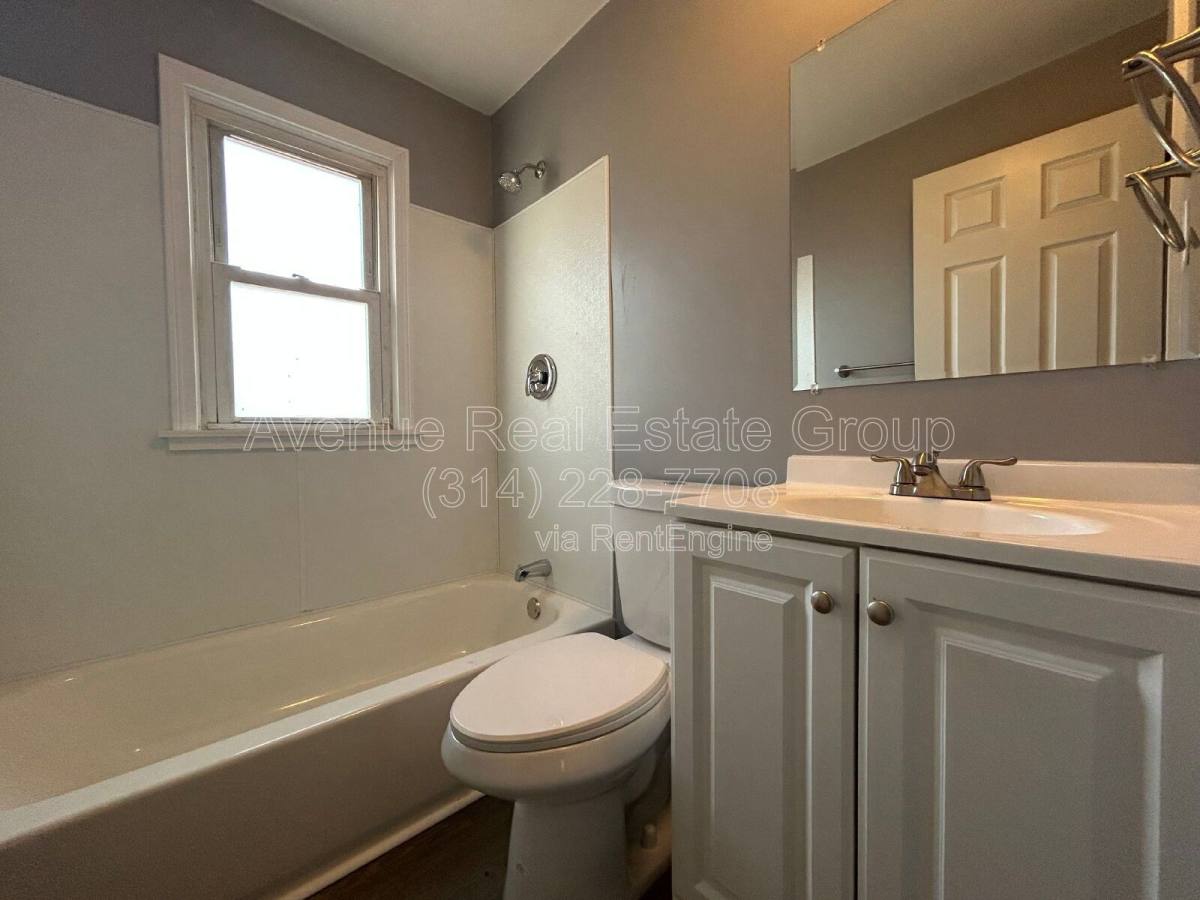 House for rent at 8306 Whitewater Dr, Saint Louis, MO 63134