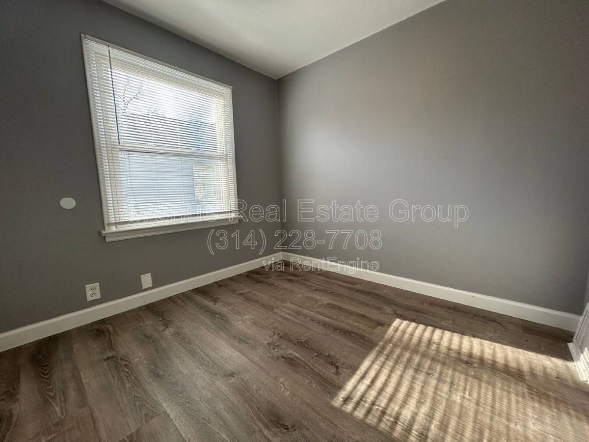 House for rent at 8306 Whitewater Dr, Saint Louis, MO 63134