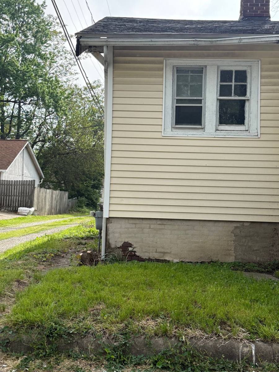 328 N 18th St, Decatur, IL 62521