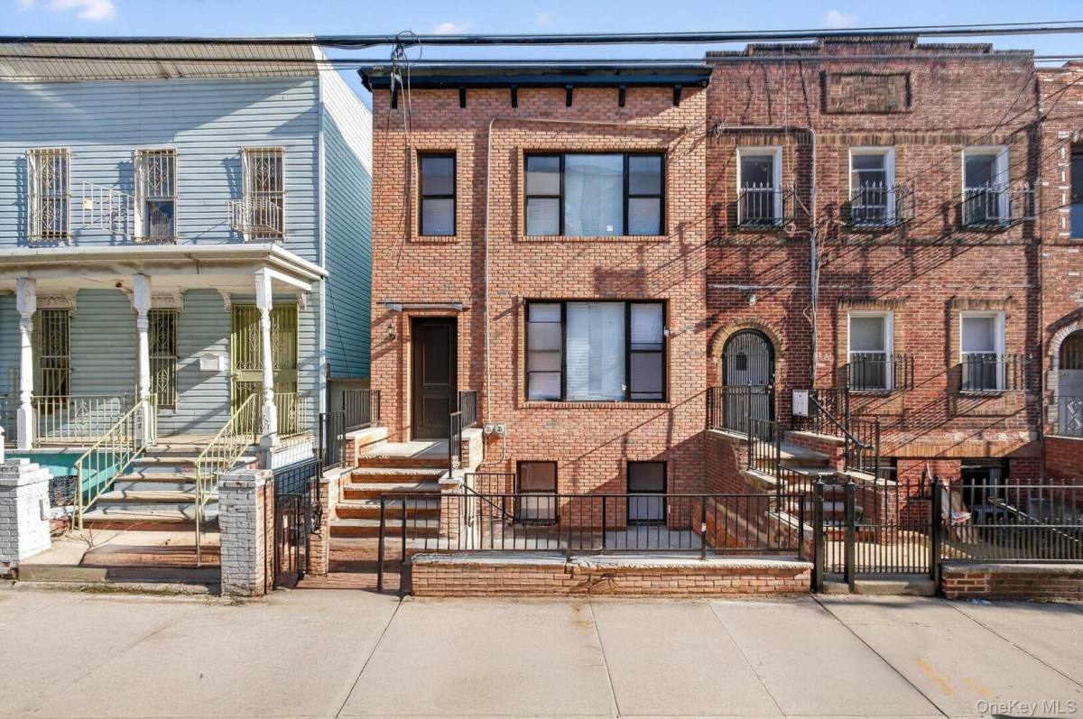 Apartment for rent at 239 New Jersey Ave #1, Brooklyn, NY 11207