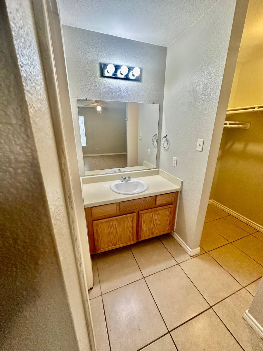 Townhouse for rent at 13147 Independence Ave, San Antonio, TX 78233