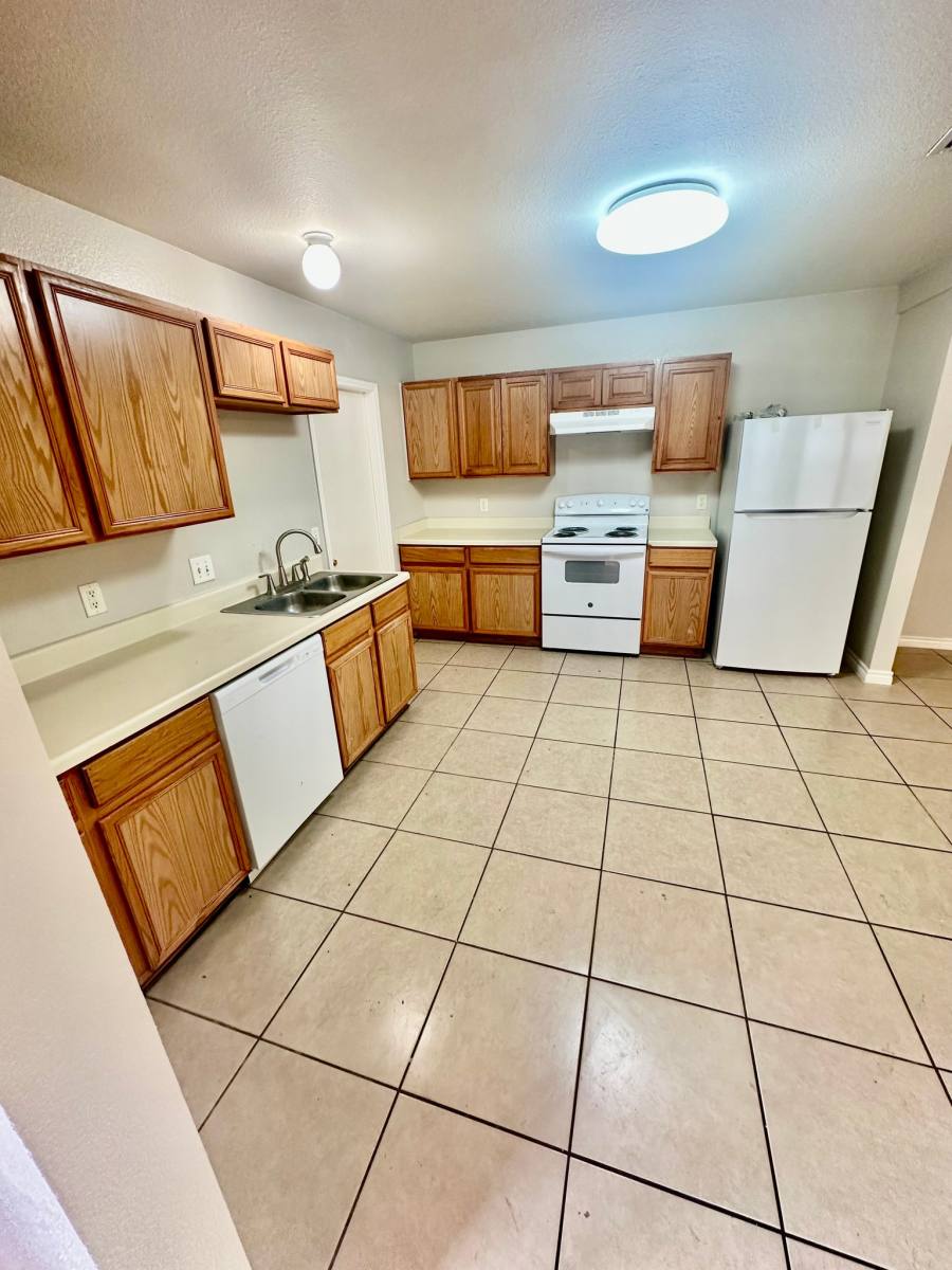 Townhouse for rent at 13147 Independence Ave, San Antonio, TX 78233